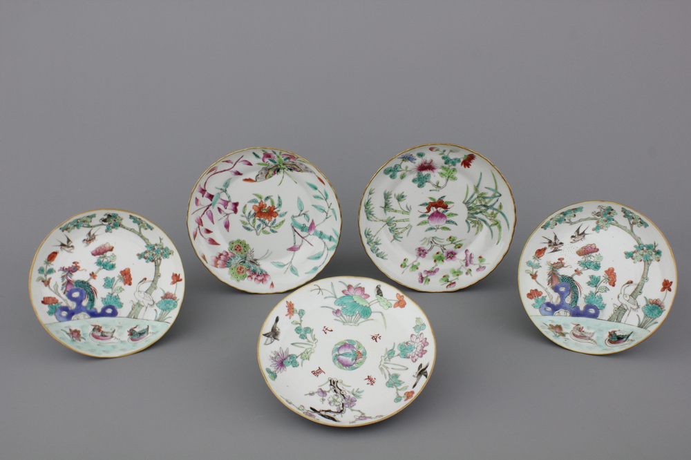 A set of 5 Chinese porcelain famille rose plates with various designs, 19th C.