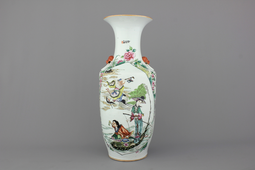 Vaas in Chinees porselein met Onsterfelijken, famille rose, 19e-20e eeuw