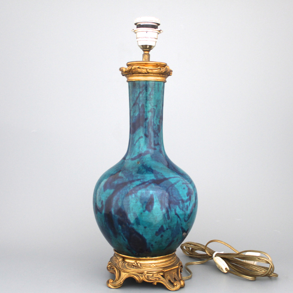 Vase de forme bouteille &agrave; gla&ccedil;ure turquoise et aubergine 'flamb&eacute;e', mont&eacute; comme lampe, 19e