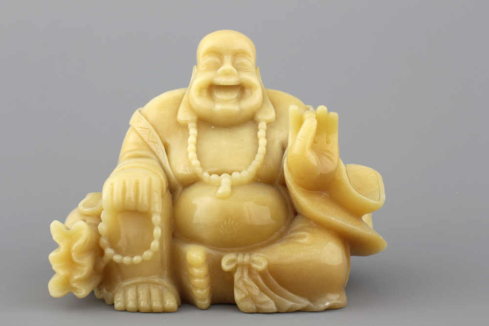 A Chinese carved hardstone figure of buddha, 20th C.