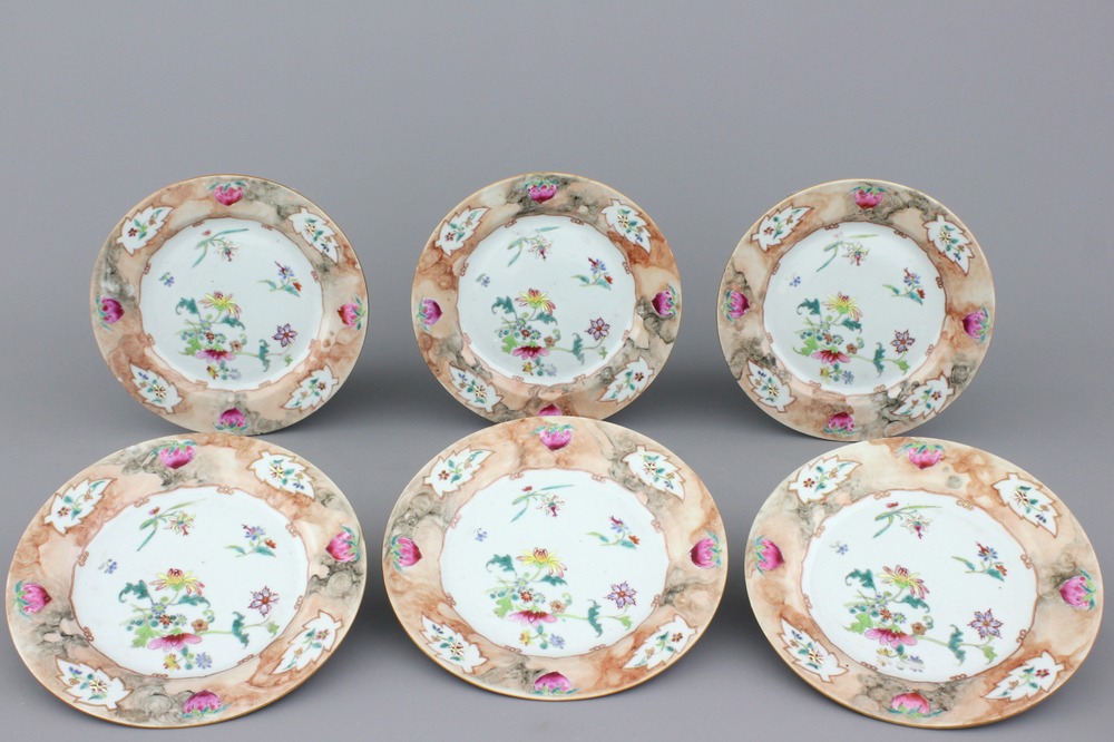 A set of 6 Chinese export porcelain plates with faux-marbre border, 18th C.
