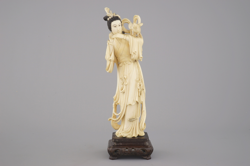 A Chinese carved ivory figure of a guanyin, 19/20th C.