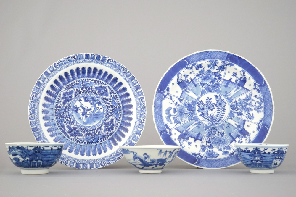 Two Chinese porcelain blue and white plates and three bowls, Kangxi and late Qing dynasty
