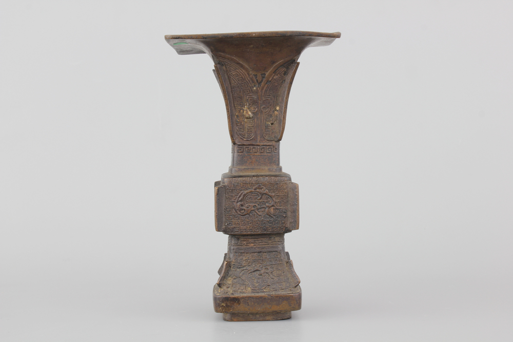 Vierkante Chinese vaas in brons, laat Ming- of Qing-dynastie