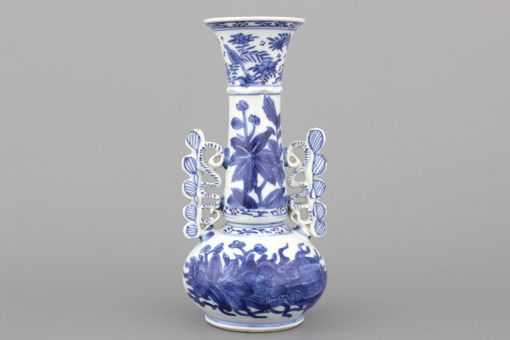 Vase en porcelaine de Chine, bleu et blanc, style verre de Venise, Kangxi