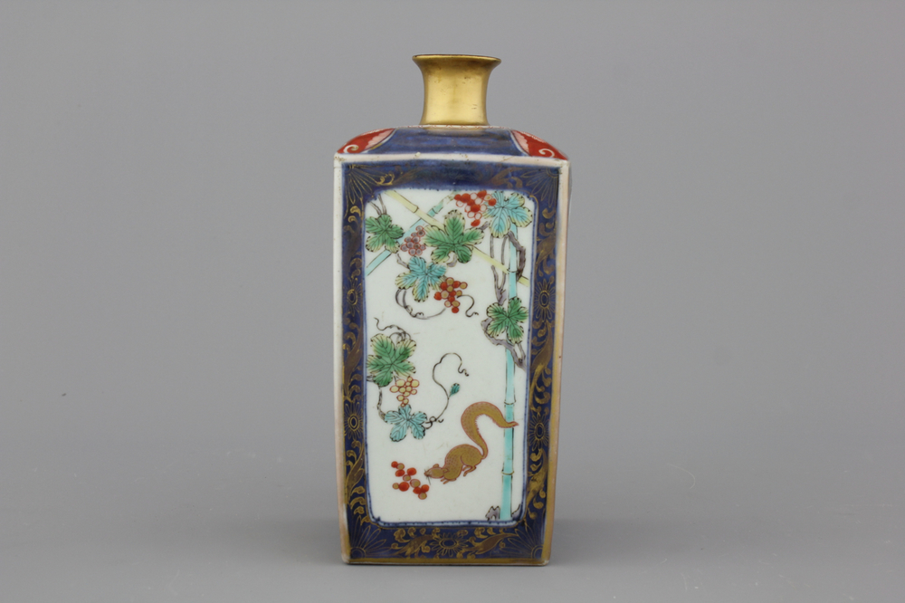 Fijne theebus in Chinees porselein, Kakiemon stijl, 18e eeuw