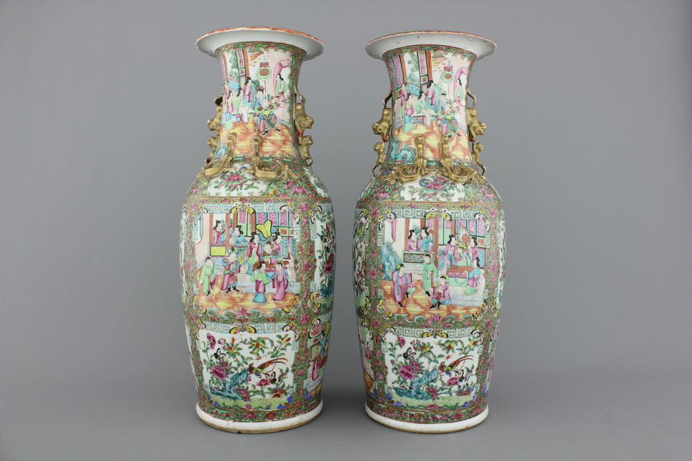 A pair of Chinese Canton porcelain vases, 19th C.