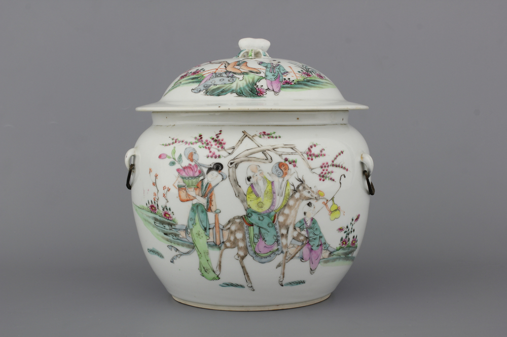 Kom met deksel in Chinees porselein, famille rose, 19e-20e eeuw