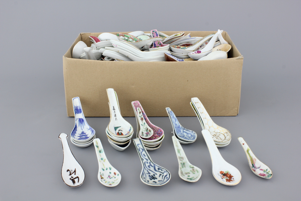 A collection of Chinese porcelain spoons, 18-20th C.