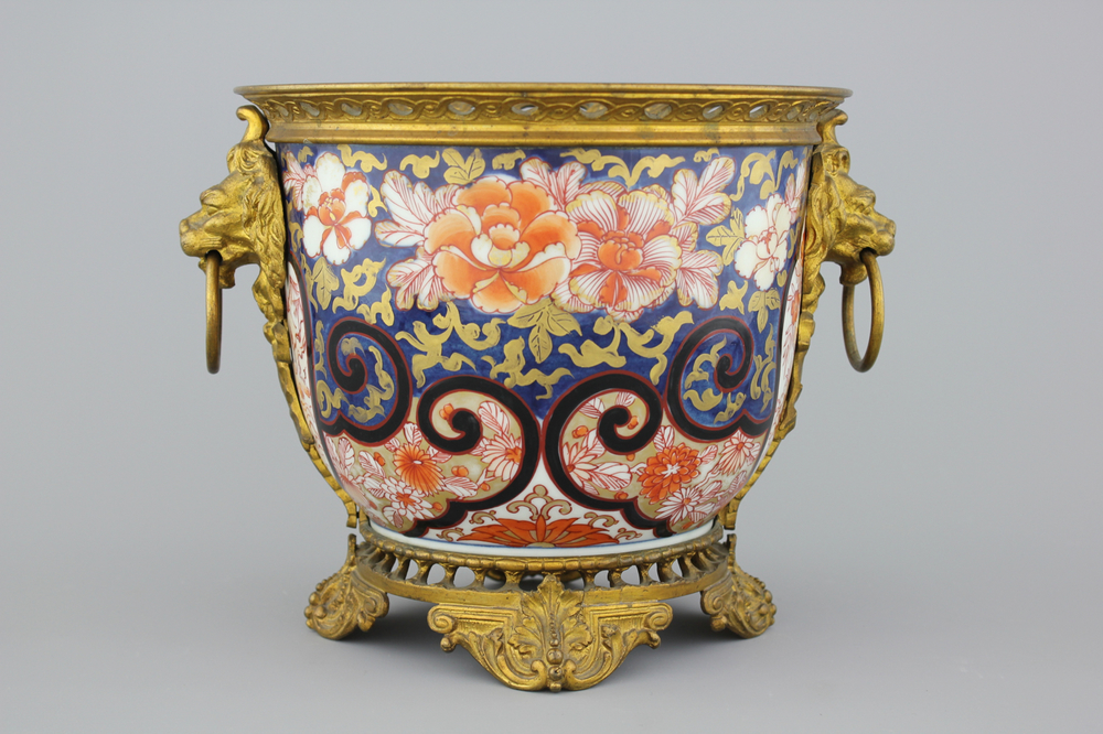 An ormolu-mounted Chinese porcelain bowl, 19th C.
