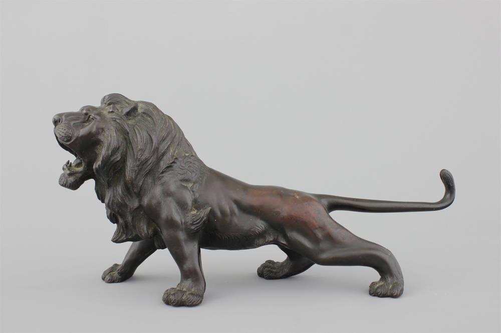 Bronzen figuur van een leeuw, Meiji, 19e eeuw