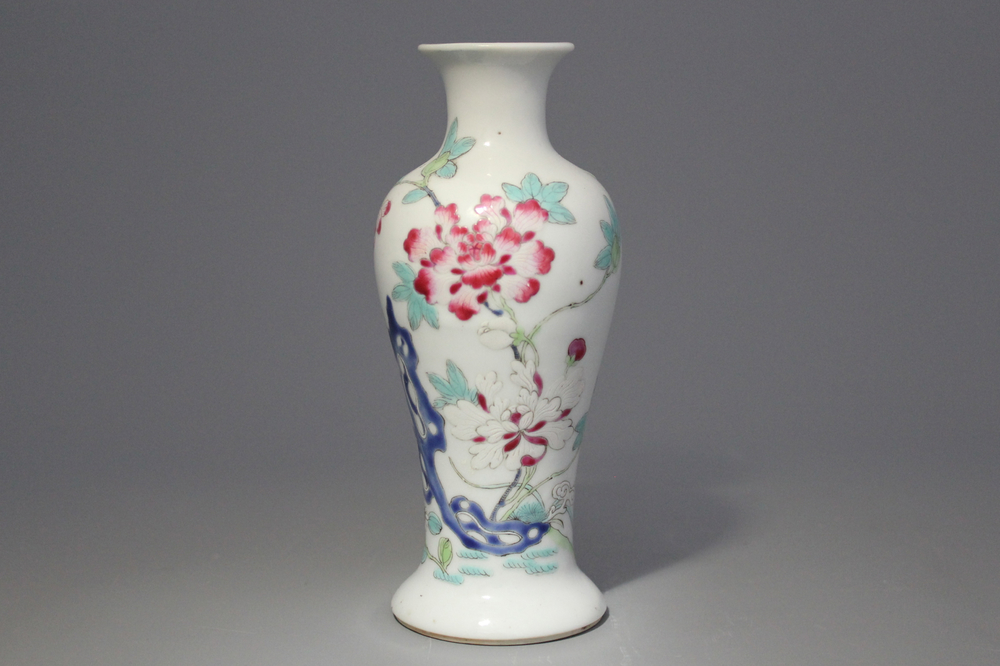 Vase en porcelaine de Chine, famille rose, Yongzhen, env. 1720
