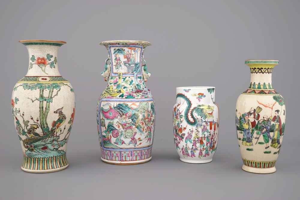Groupe de 4 vases en porcelaine de Chine polychrome, 19e-20e