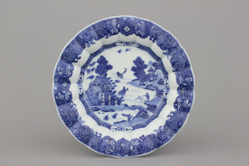 A Chinese export porcelain blue and white lobed dish