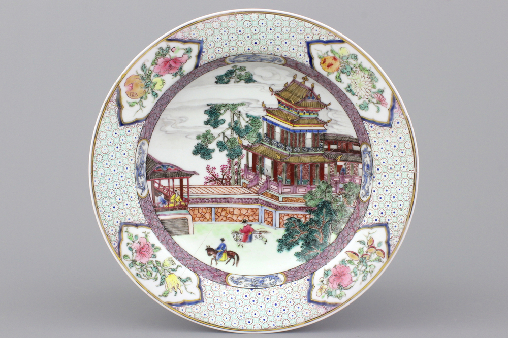 Bord in Chinees porselein met landschap, robijnrode buitenrand, Yongzheng, ca 1725-1730