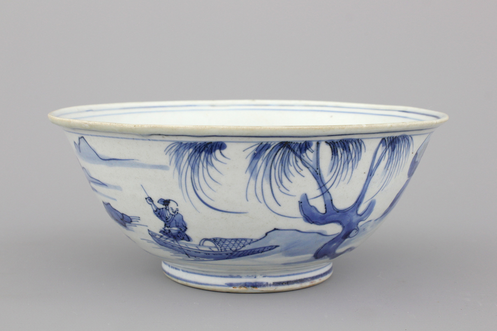 Coupe en porcelaine de Chine, bleu et blanc, dynastie Ming, 16e