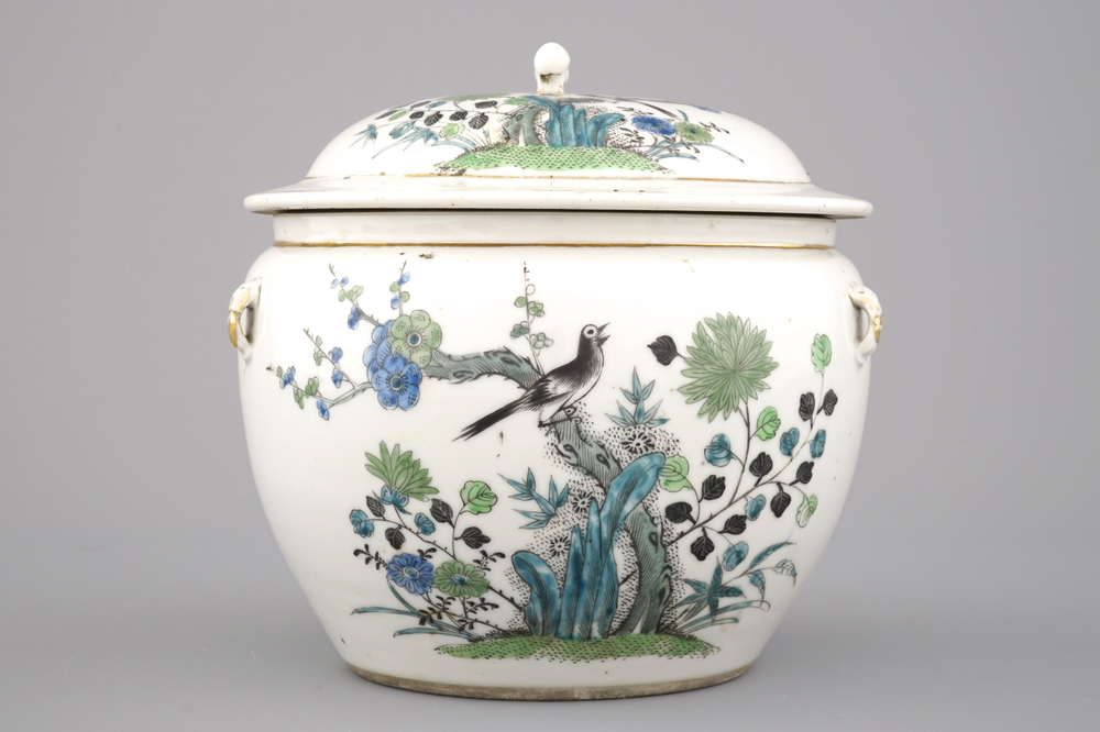 A Chinese porcelain bowl and cover, 19/20th C.