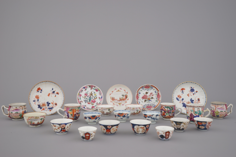 Grote verzameling kopjes en schoteltjes in Chinees export porselein, 18e eeuw