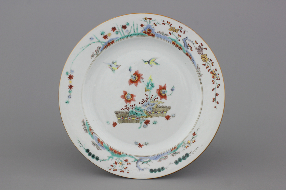Plat fin en porcelaine de Chine, style Kakiemon, Qianlong, 18e