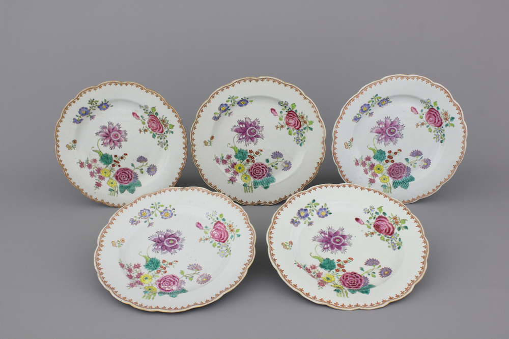 A set of 5 Chinese porcelain famille rose plates with flowers, 18th C.