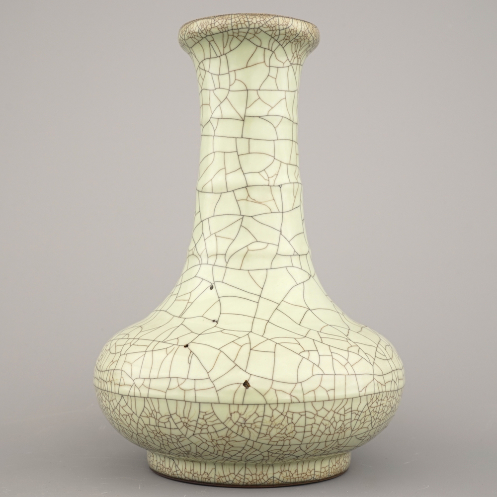 A Chinese ge ware bottle vase, 18th century