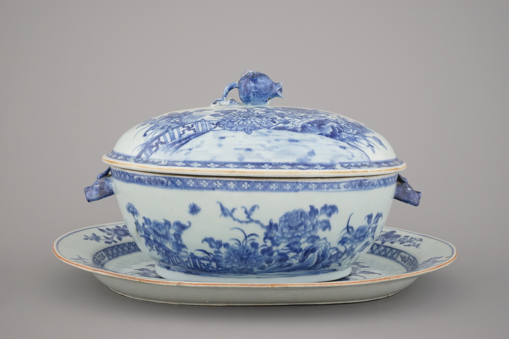 A Chinese porcelain blue and white tureen, cover and stand, Qianlong, 18th C.