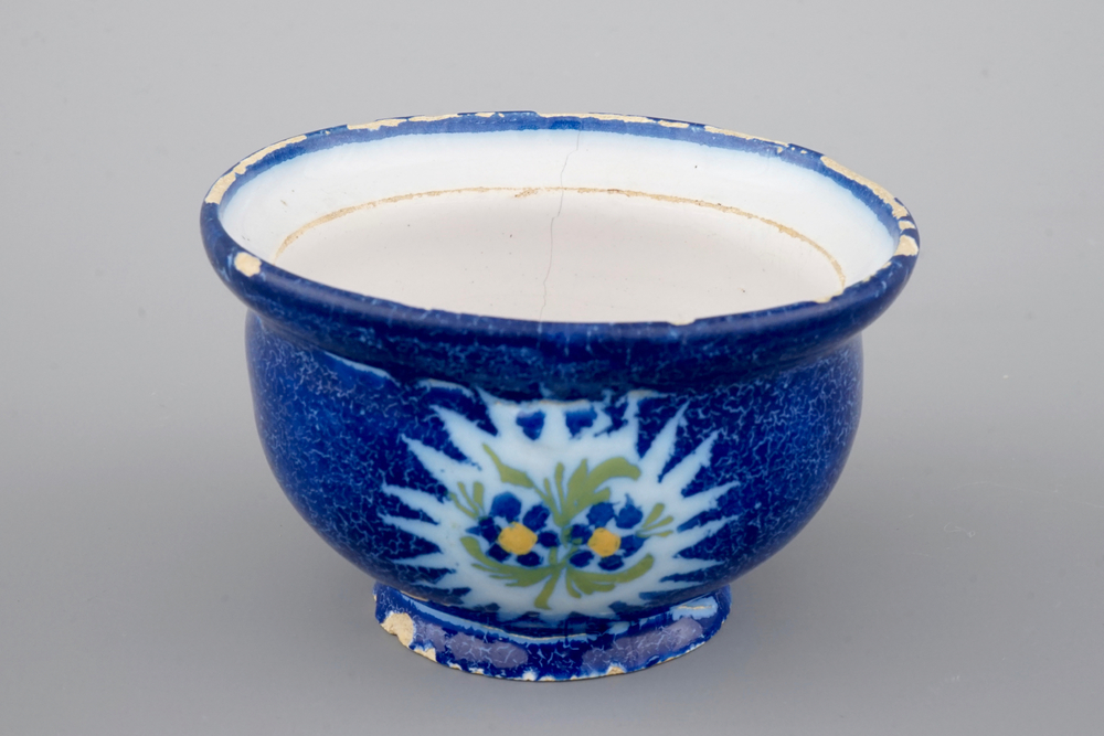 A Brussels faience blue-ground bowl, 18th C.