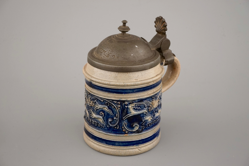 Een zeldzame klein-formaat pint met tinnen deksel, Westerwald, ca. 1600