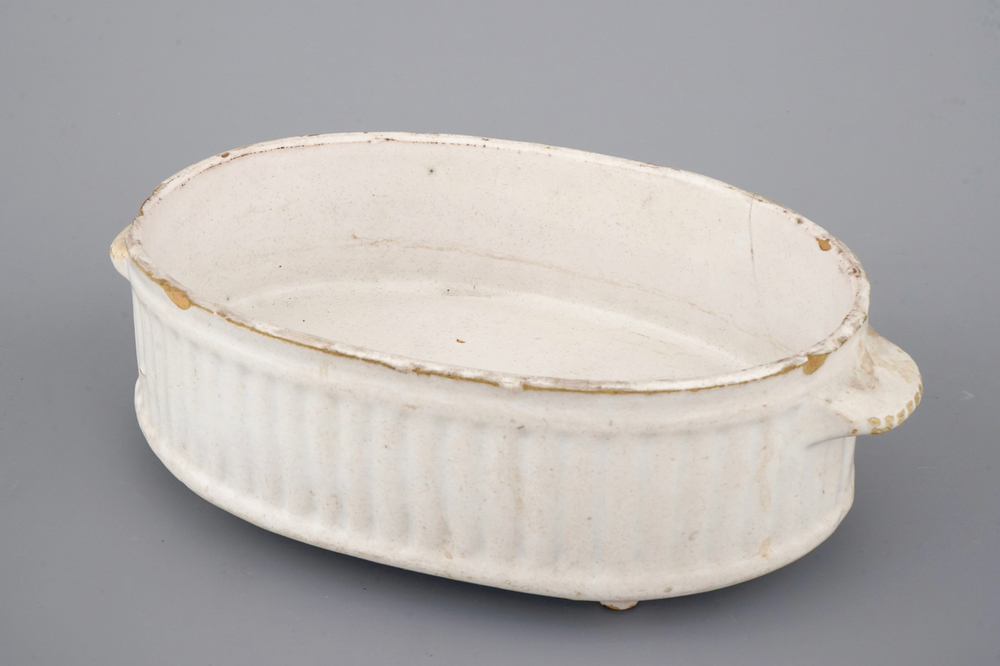An oval white Delft tureen, 18th C.