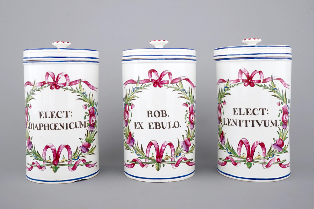 A set of 3 French pharmacy jars and covers, Strasbourg (?), 18th C.