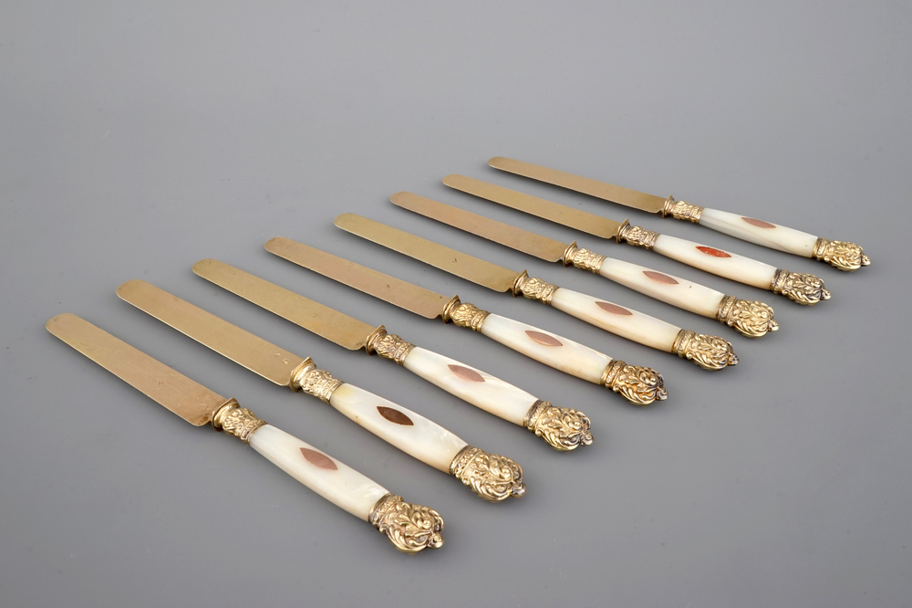 A set of 8 French Vieillard silver and mother of pearl knives, 19th C.