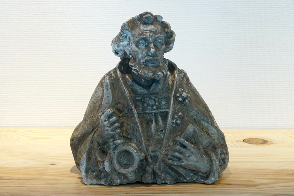 A plaster cast of a bust of Saint Peter, 19/20th C., Bruges