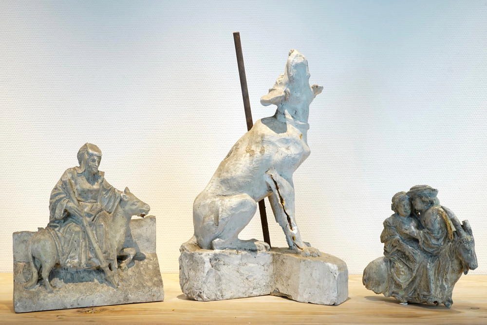 A set of three plaster animal casts, 19/20th C., Bruges