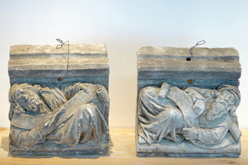 Two plaster casts of wall consoles, 19/20th C., Bruges