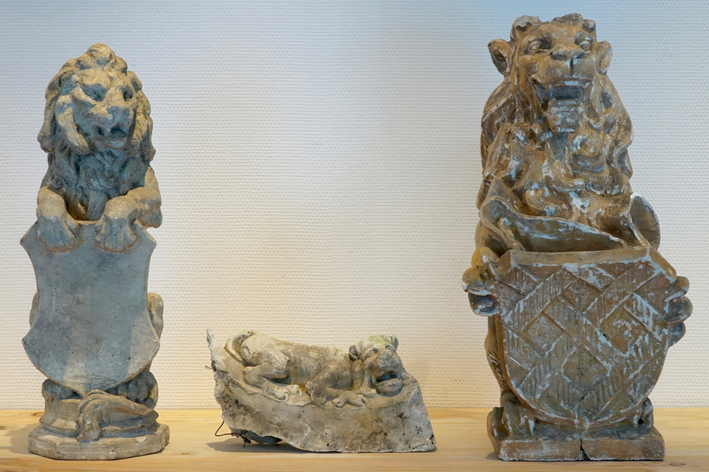 A set of three plaster casts of lions, 19/20th C., Bruges