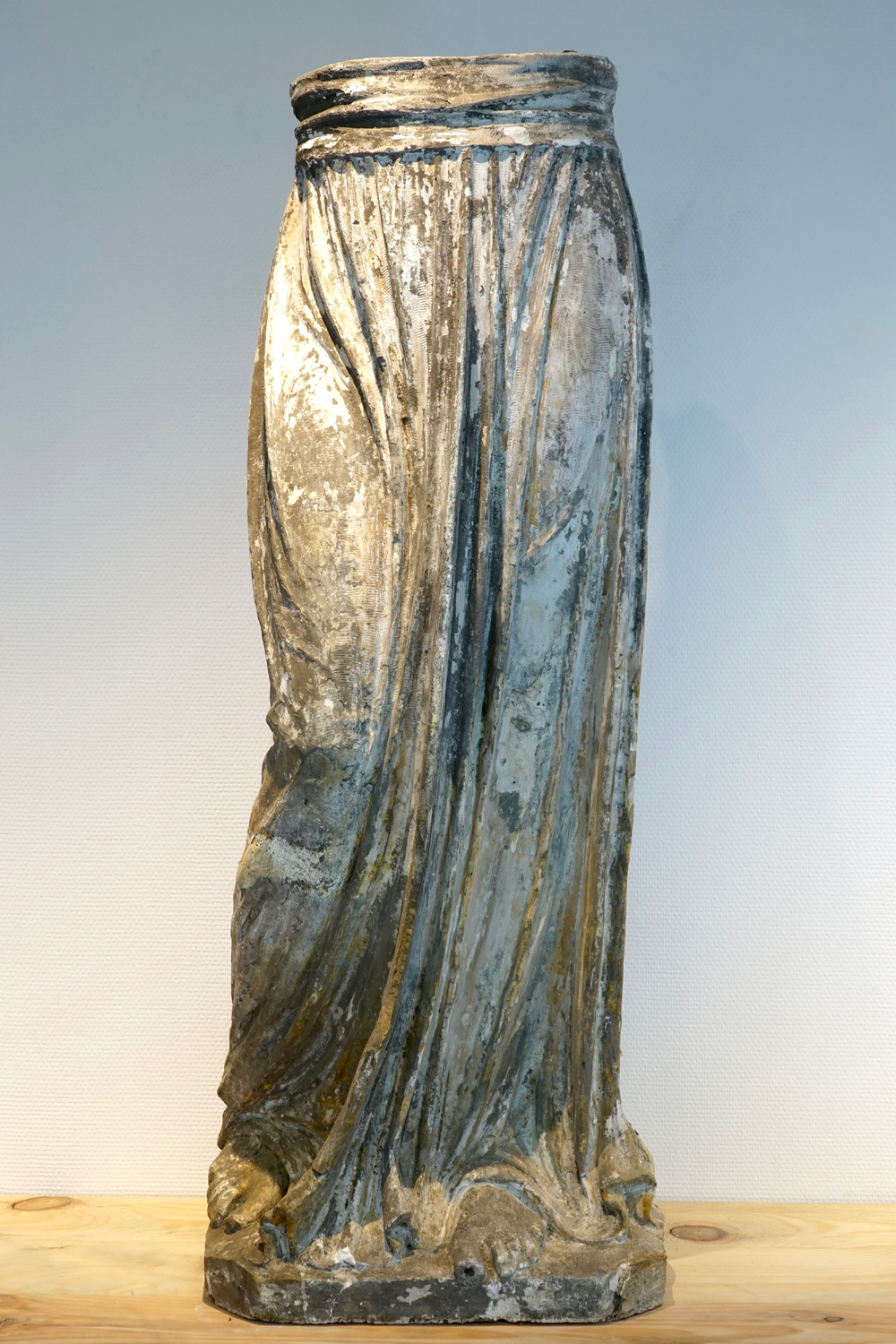 A large plaster cast of legs in a robe, 19/20th C., Bruges