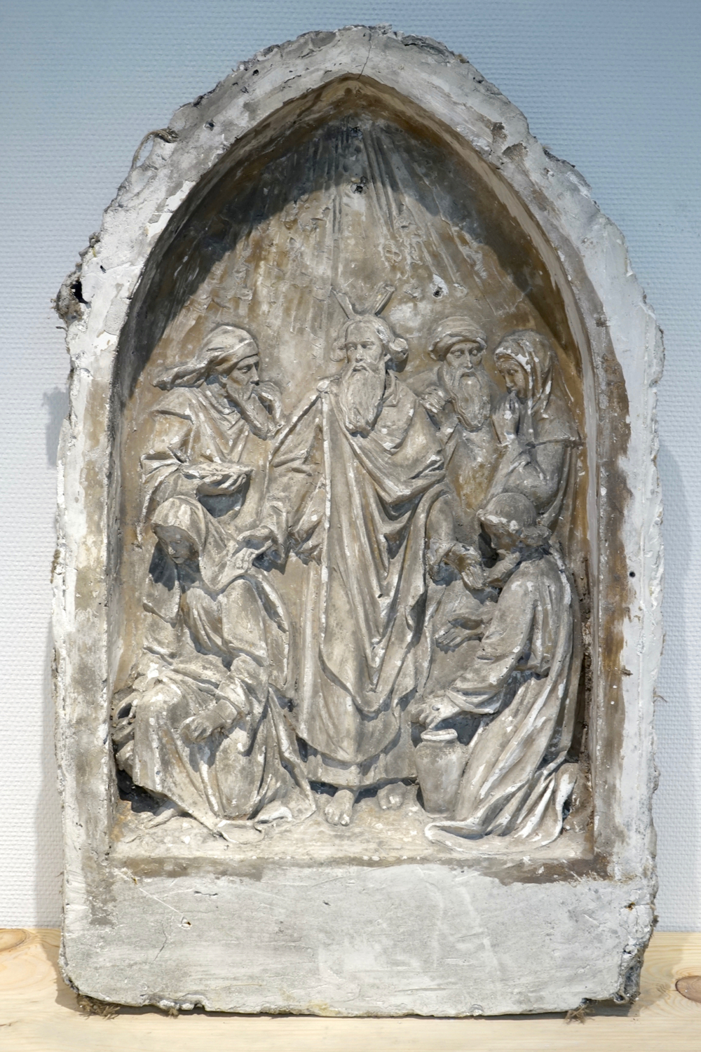A large 95 cm plaster cast of a religious scene, 19/20th C., Bruges