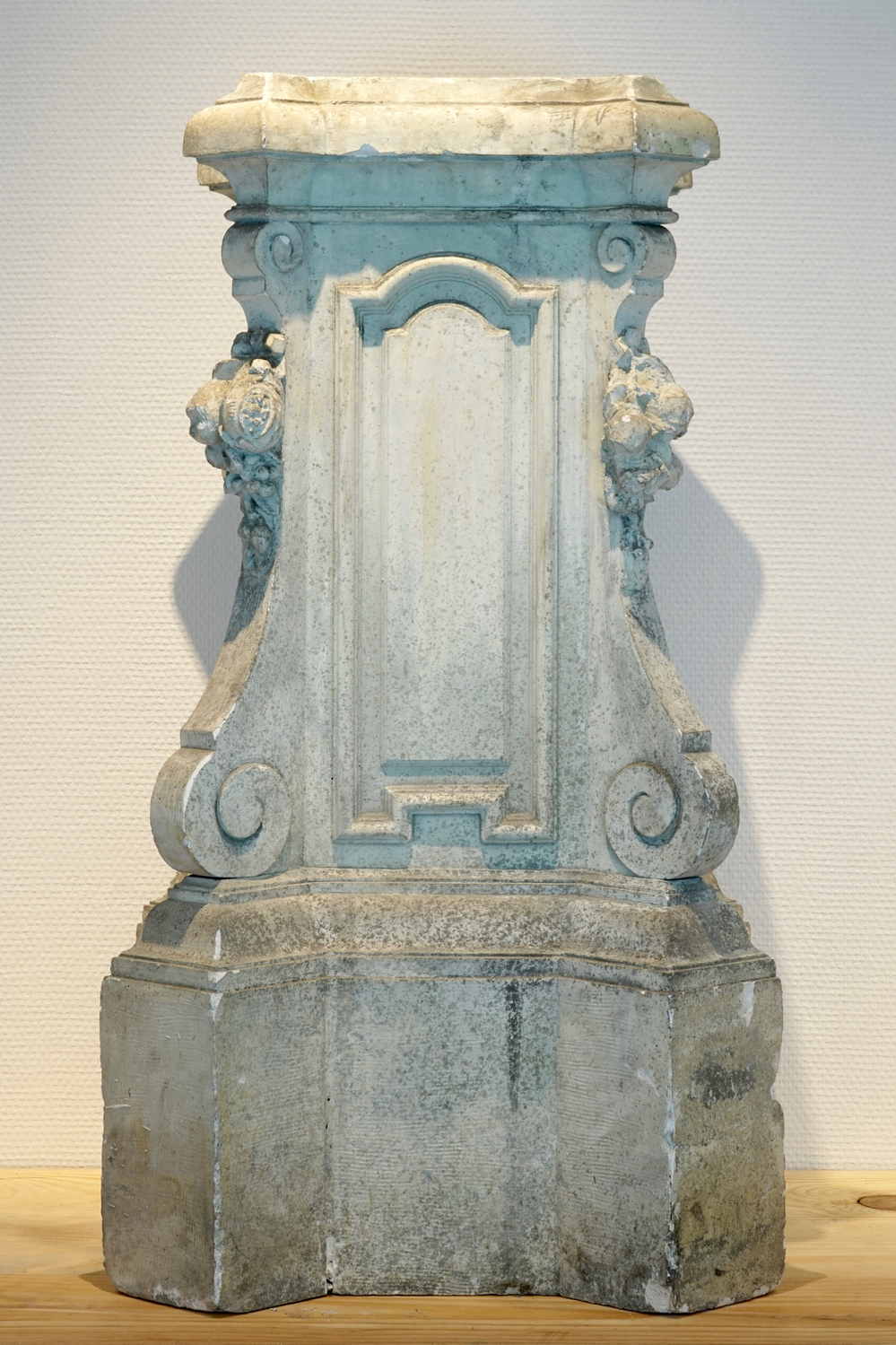 An 80 cm plaster cast of a Louis XVI style base soccle, 19/20th C., Bruges