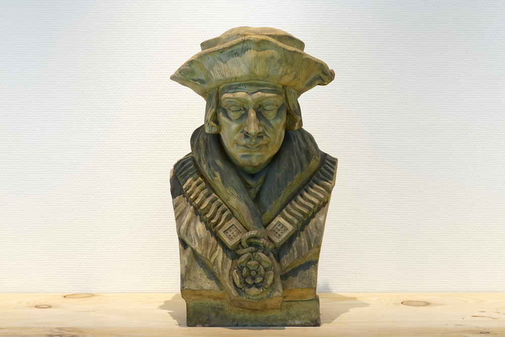 A painted carved wood bust of a nobleman, 19/20th C., Bruges
