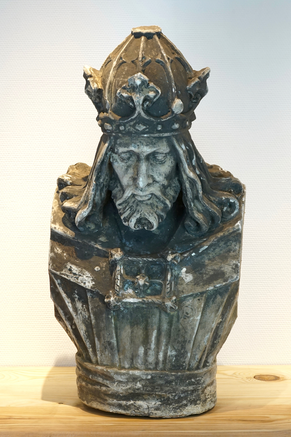 A plaster cast of Jesus wearing a crown, 19/20th C., Bruges