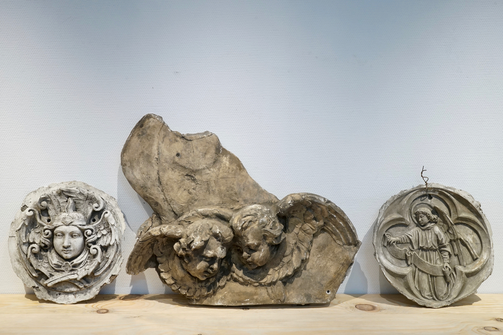 A set of three plaster casts of winged cherubs, 19/20th C., Bruges