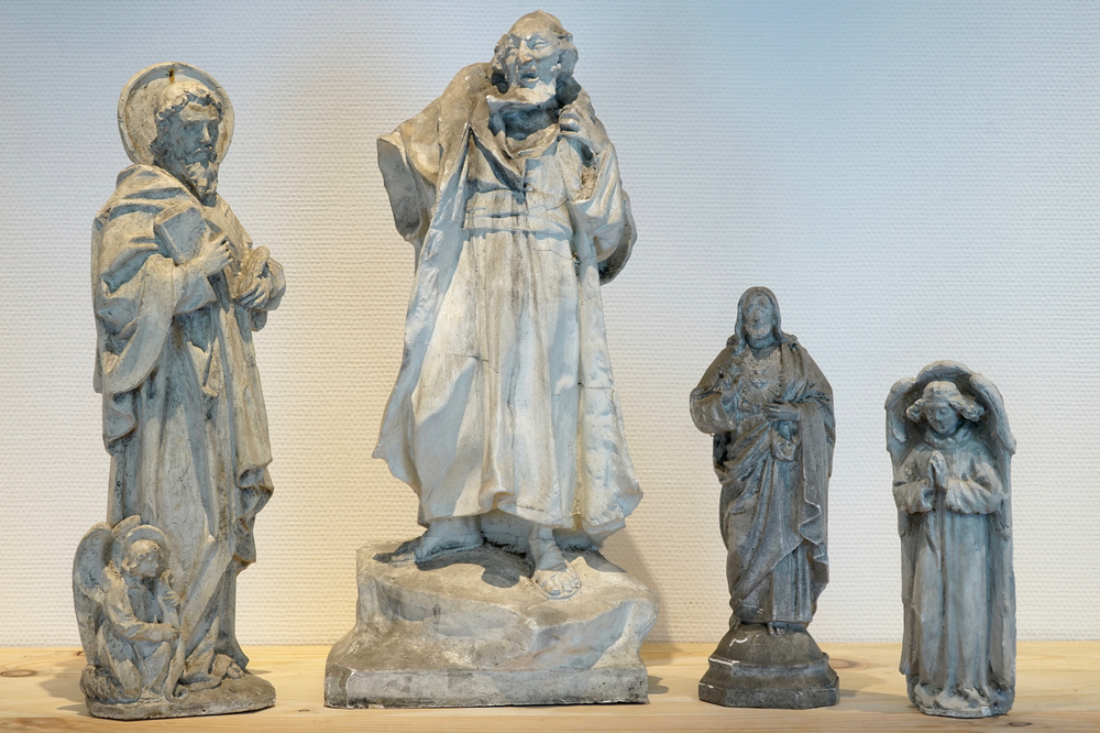 Een set van vier plaasteren religieuze figuren, 19/20e eeuw, Brugge