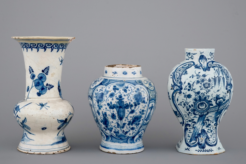 A set of 3 Dutch Delft blue and white vases, 18th C.