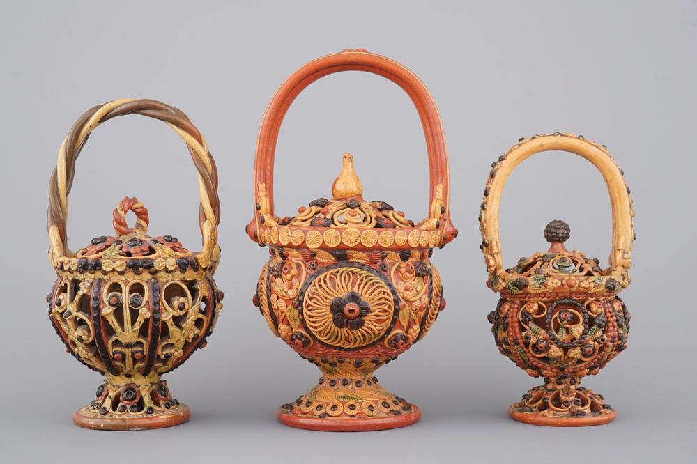 A set of 3 fire baskets and covers in Italian faience, 19th C.
