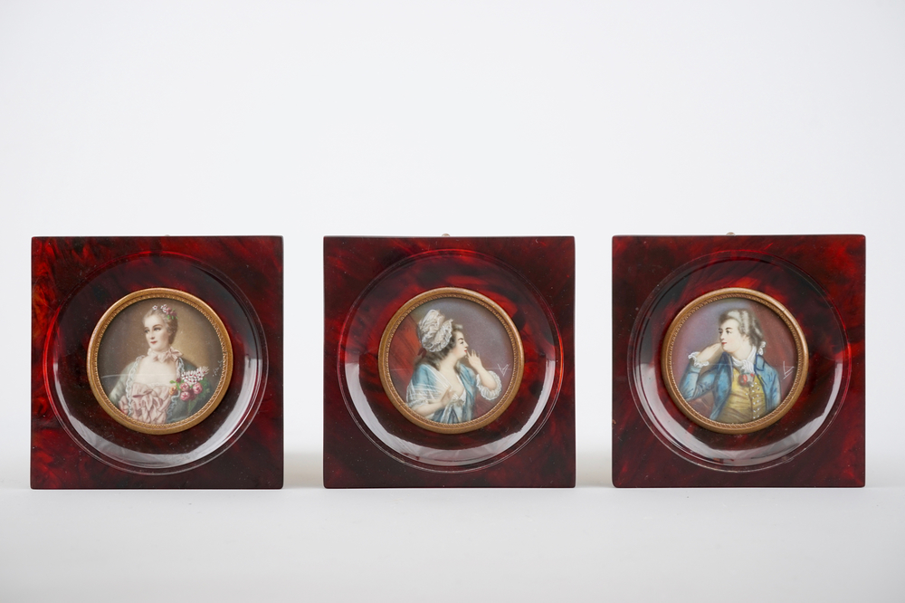 A lot of 3 miniatures painted on ivory in imitation tortoise shell frames, 19th C.