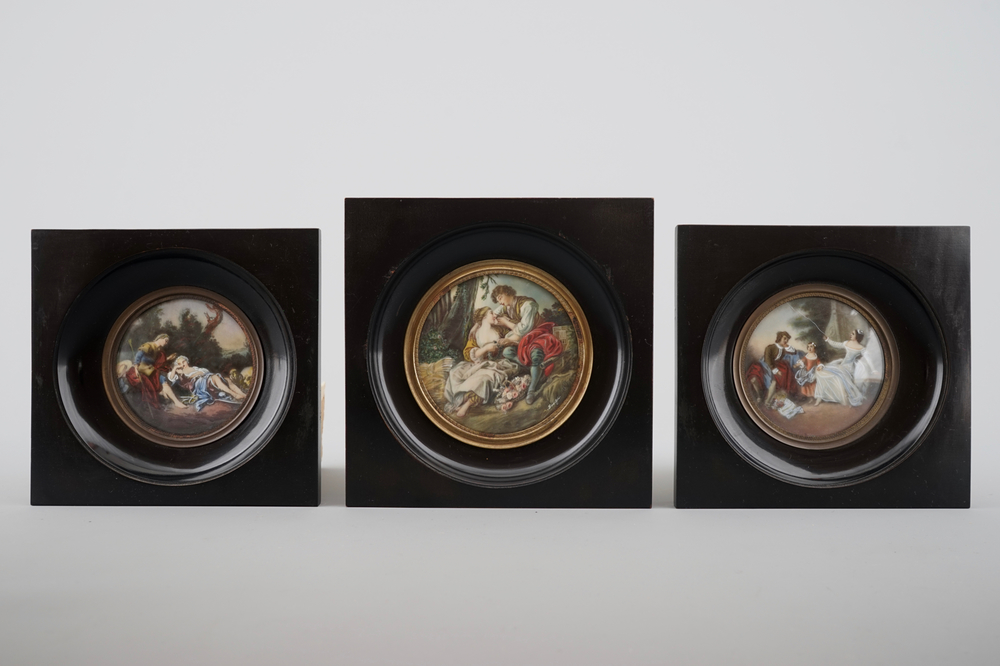 Een lot van 3 miniaturen op ivoor naar Fran&ccedil;ois Boucher, 19e eeuw