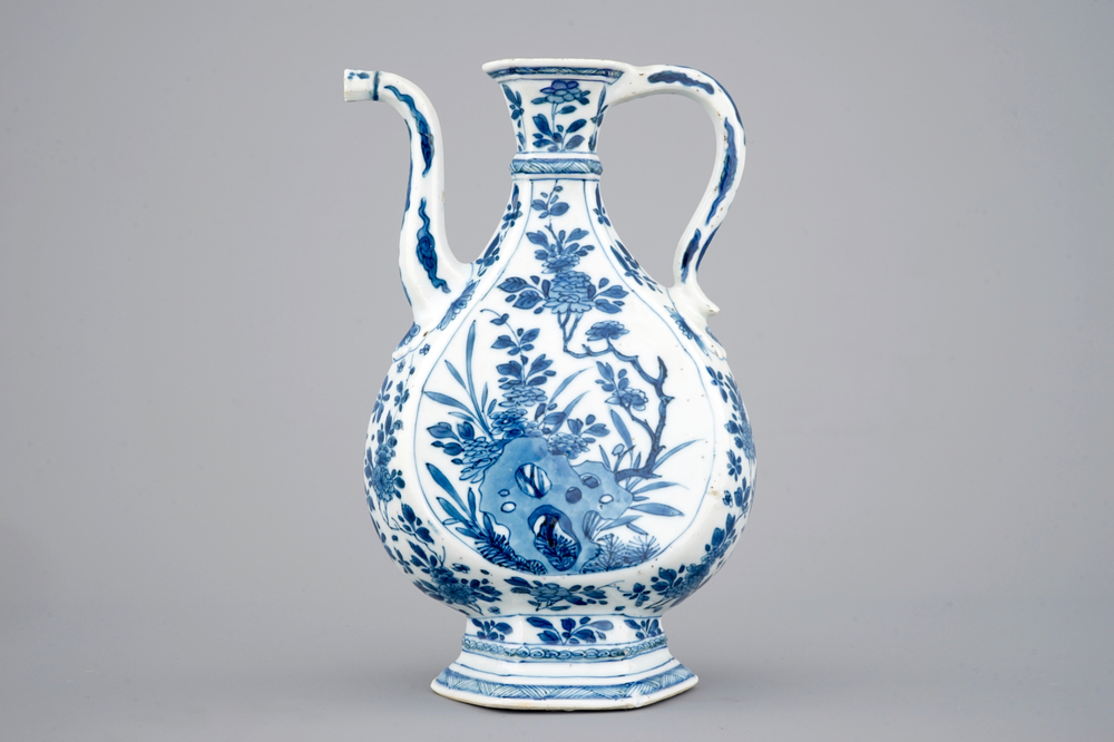 A Chinese porcelain blue and white ewer for the Islamic market, Kangxi, ca. 1700