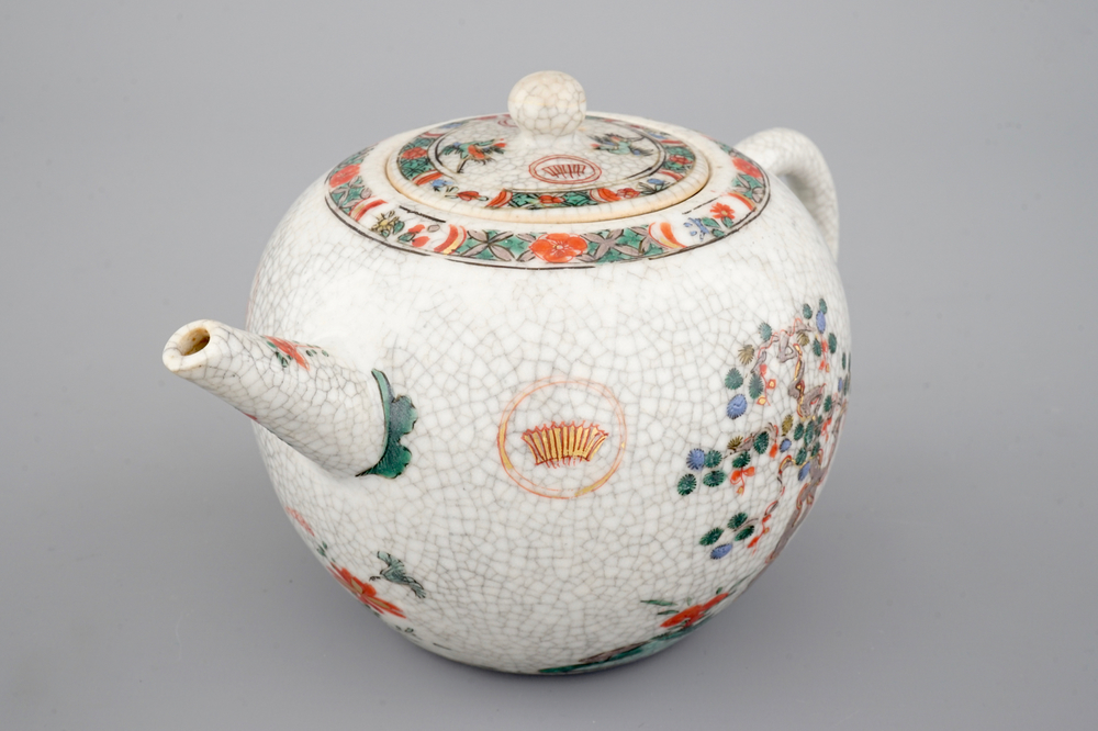 A Kangxi famille verte crackle ground tea pot, ca. 1700