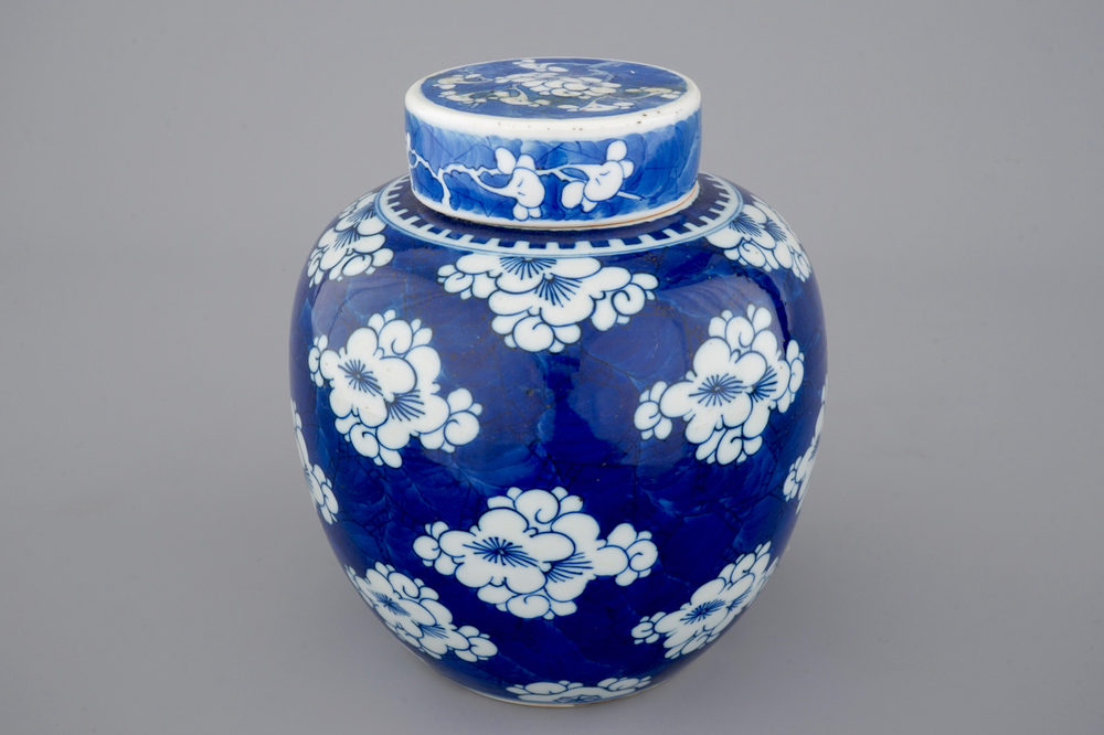 A blue and white Chinese porcelain ginger jar and cover, Kangxi, ca. 1700