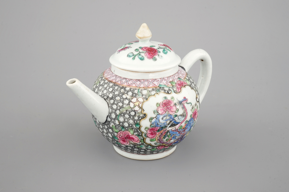 A Chinese famille rose Yongzheng teapot, 1722-1735